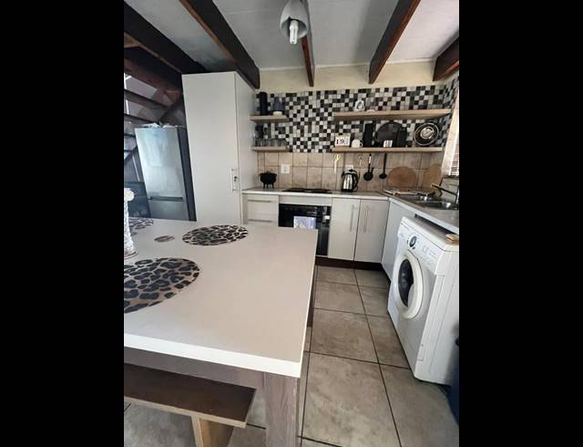 3 BEDROOM APARTMENT FOR SALE IN FERNDALE